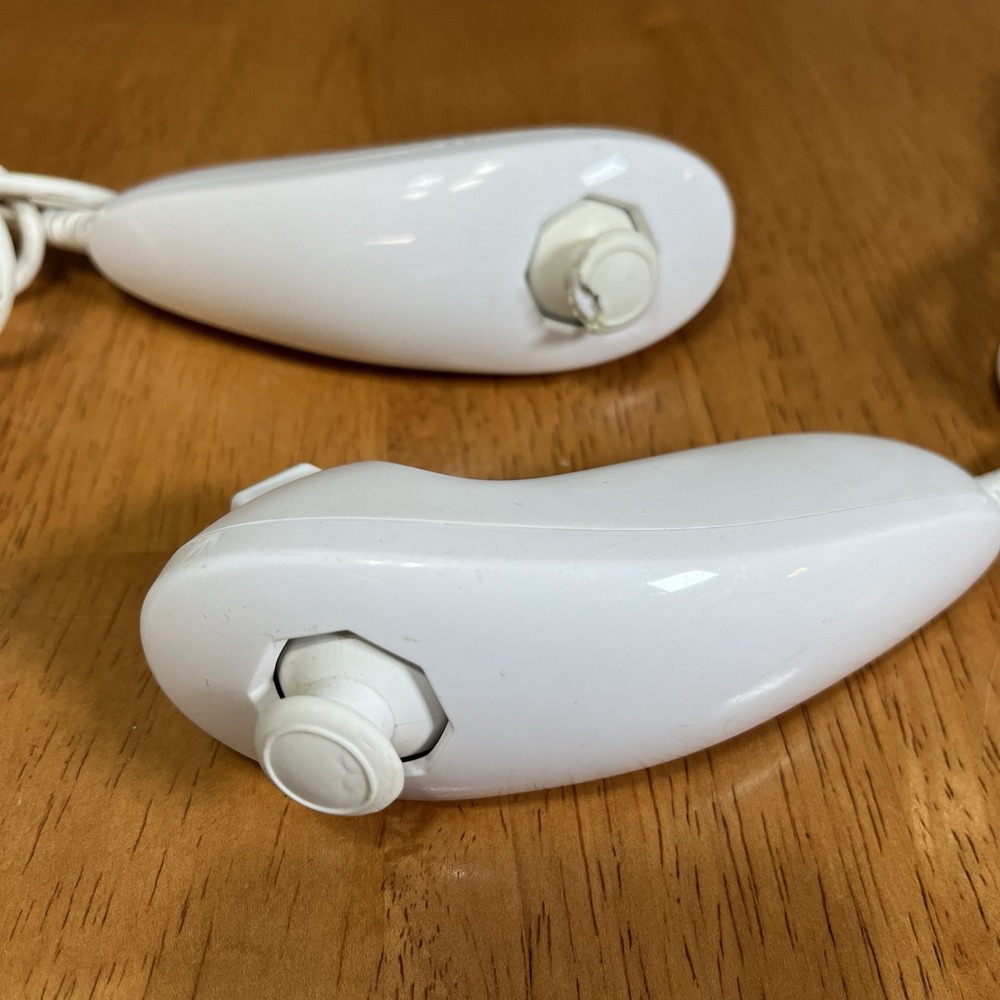 Official OEM 2 Pack Pair White Nintendo nunchucks for Nintendo Wii